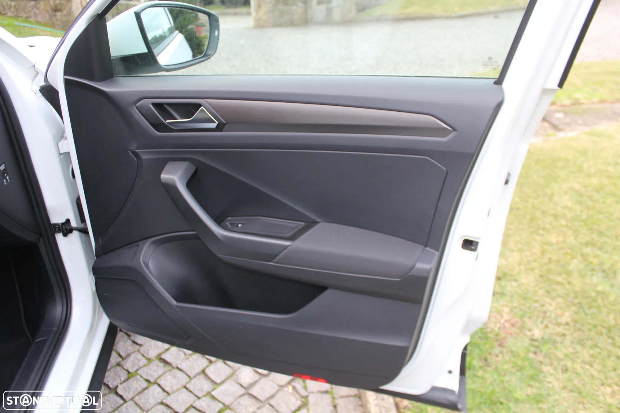 VW T-Roc 1.5 TSI Beats - 18