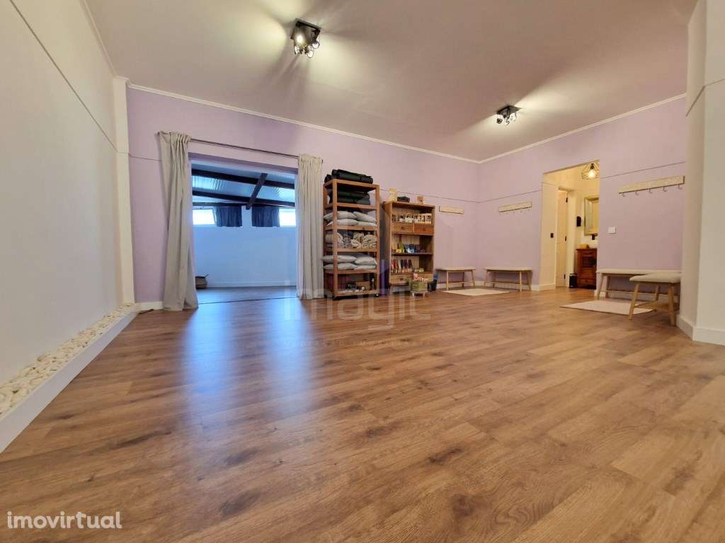 Loja localizada em Mafra, com terraço coberto, totalmente renovada. - Grande imagem: 4/10