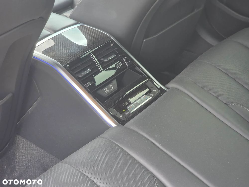 BMW Seria 8 M850i xDrive - 17