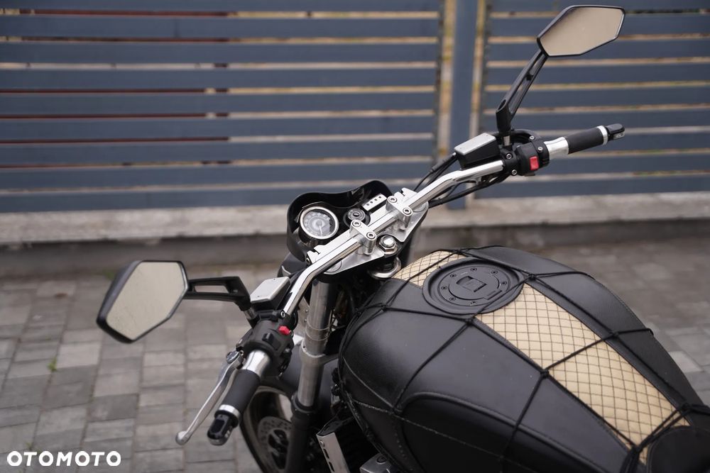 Yamaha XJR - 9