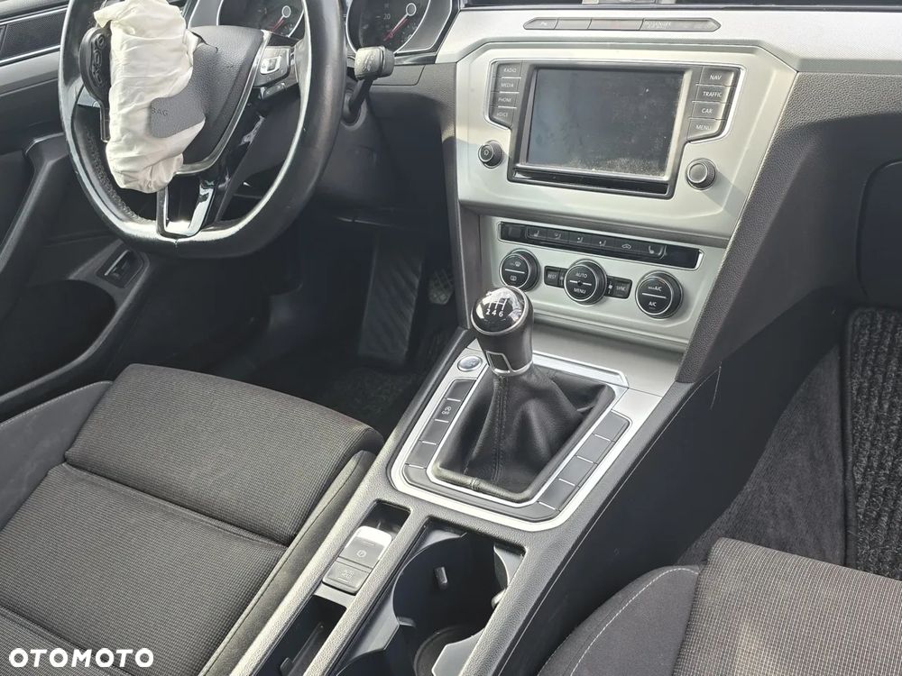 Volkswagen Passat 1.6 TDI (BlueMotion Technology) Comfortline - 17