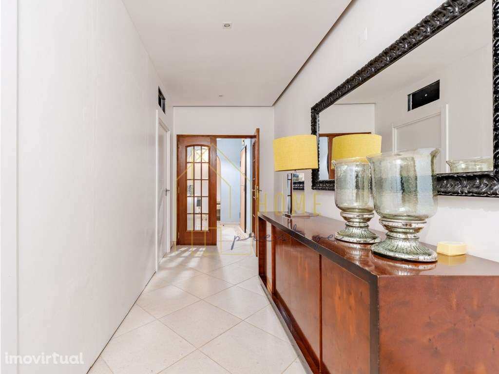 T4 Junto ao Metro da Reboleira - Grande imagem: 2/25