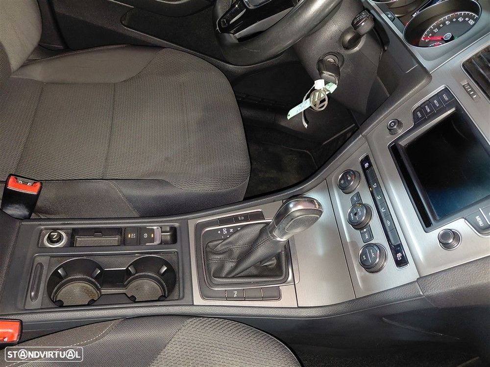 VW Golf 1.6 TDi GPS Edition Frotas DSG - 13