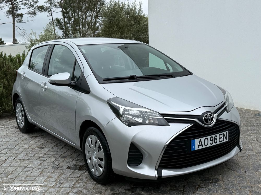 Toyota Yaris 1.0 VVT-i Comfort c/ Design-Pack - 5