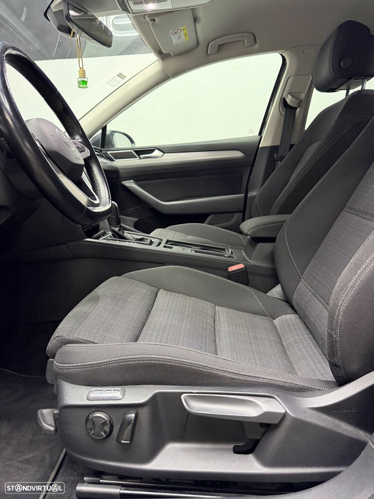 VW Passat Variant 2.0 TDi Elegance DSG - 12