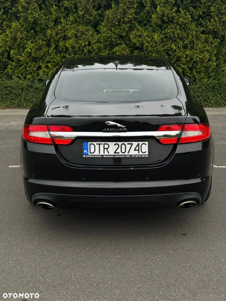 Jaguar XF 2.0 T Luxury - 7