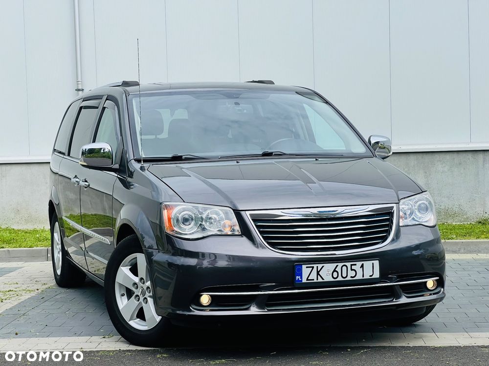 Chrysler Town & Country 3.6 Limited - 13