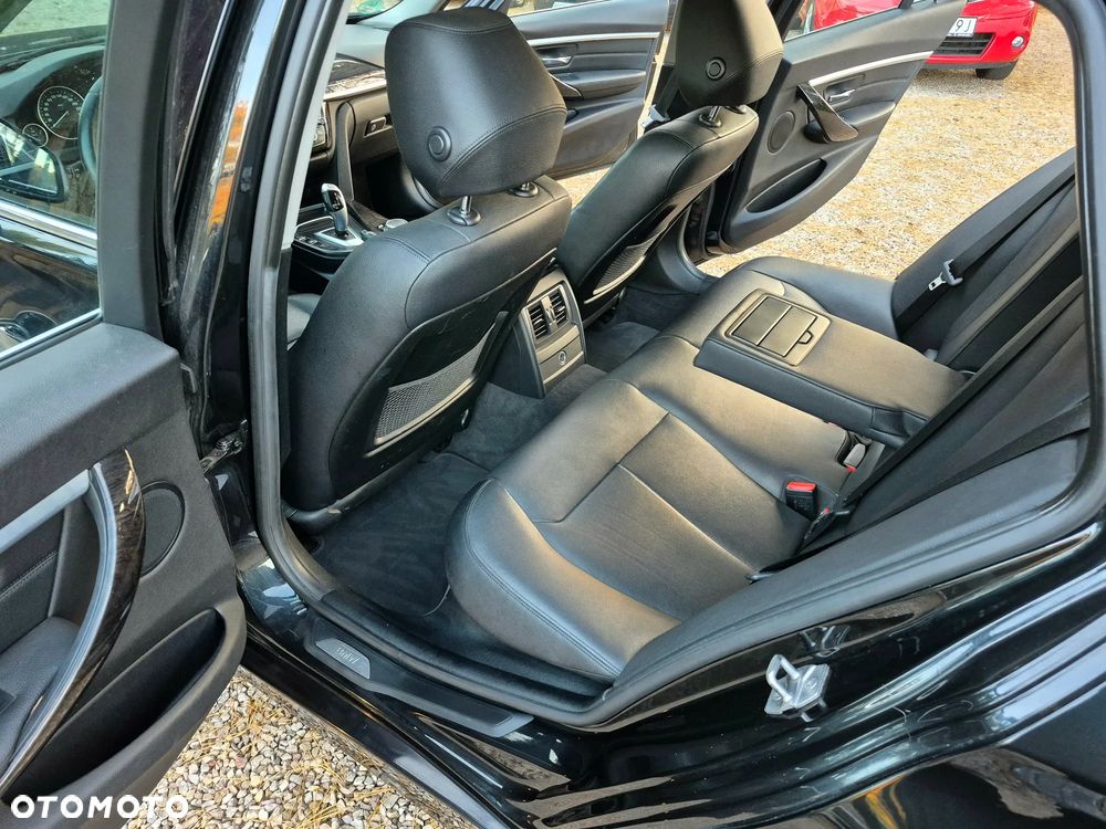 BMW Seria 3 320d Luxury Line - 22