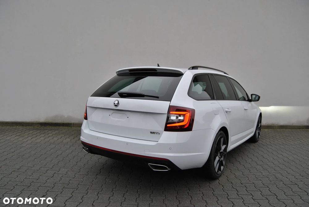 Skoda Octavia Combi 2.0 TDI DSG RS - 8