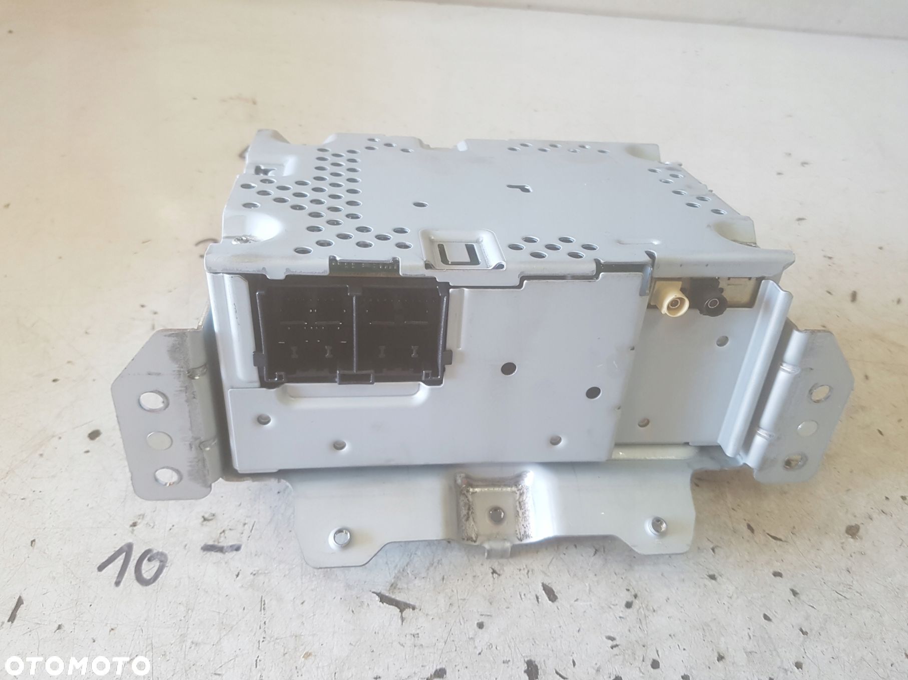 FORD FIESTA MK8 16r- CZYTNIK NAWIGACJI RADIO - 1