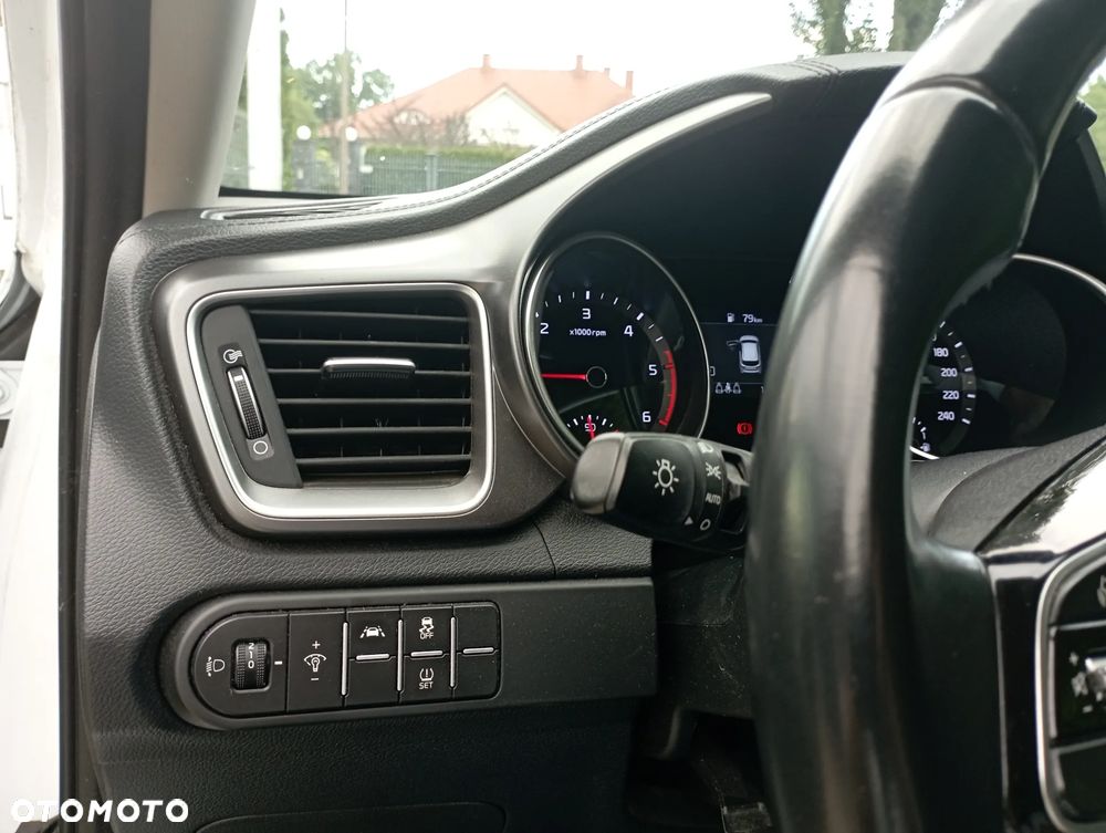 Kia Ceed - 8