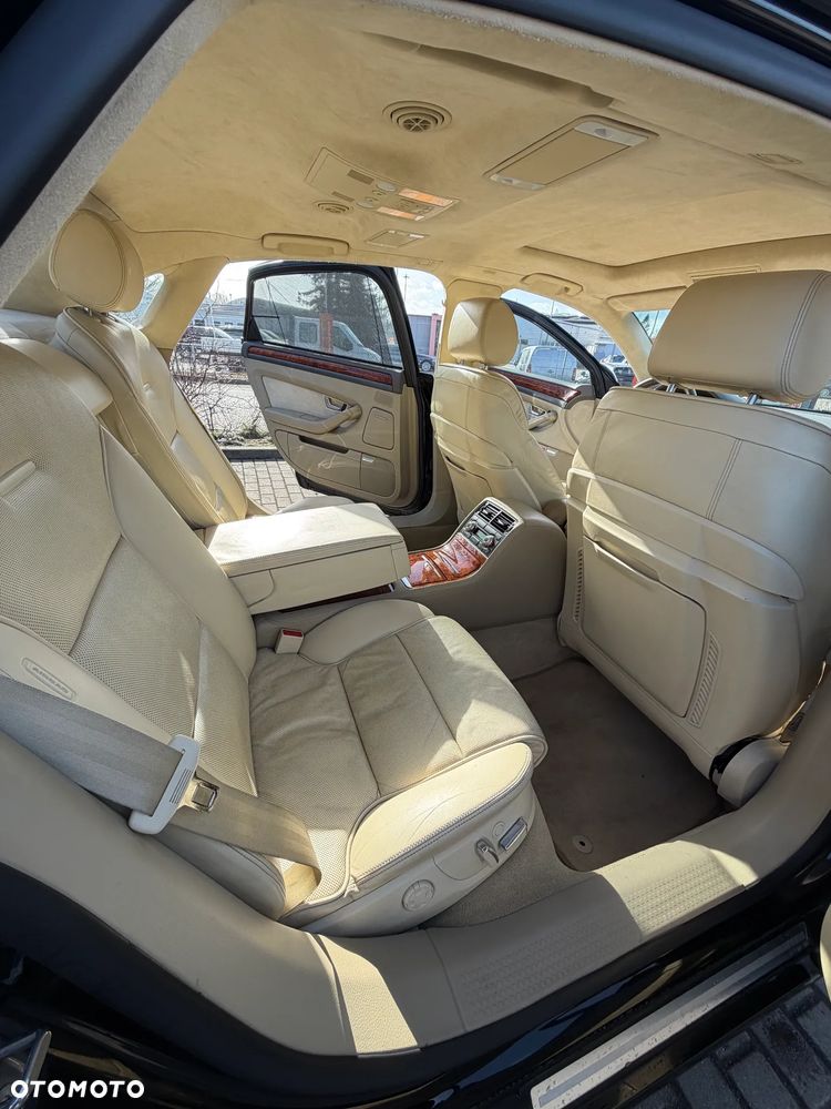 Audi A8 4.2 Quattro - 10