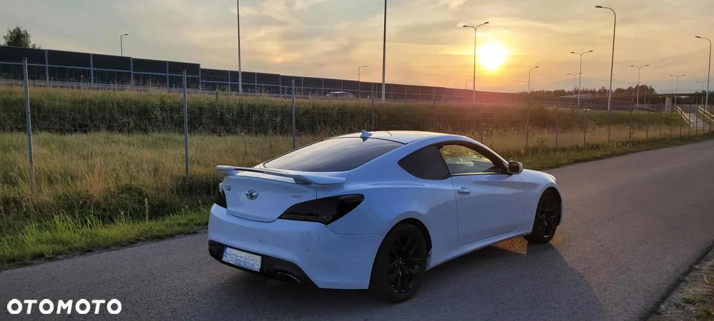 Hyundai Genesis Coupe 2.0 TCI Executive - 5