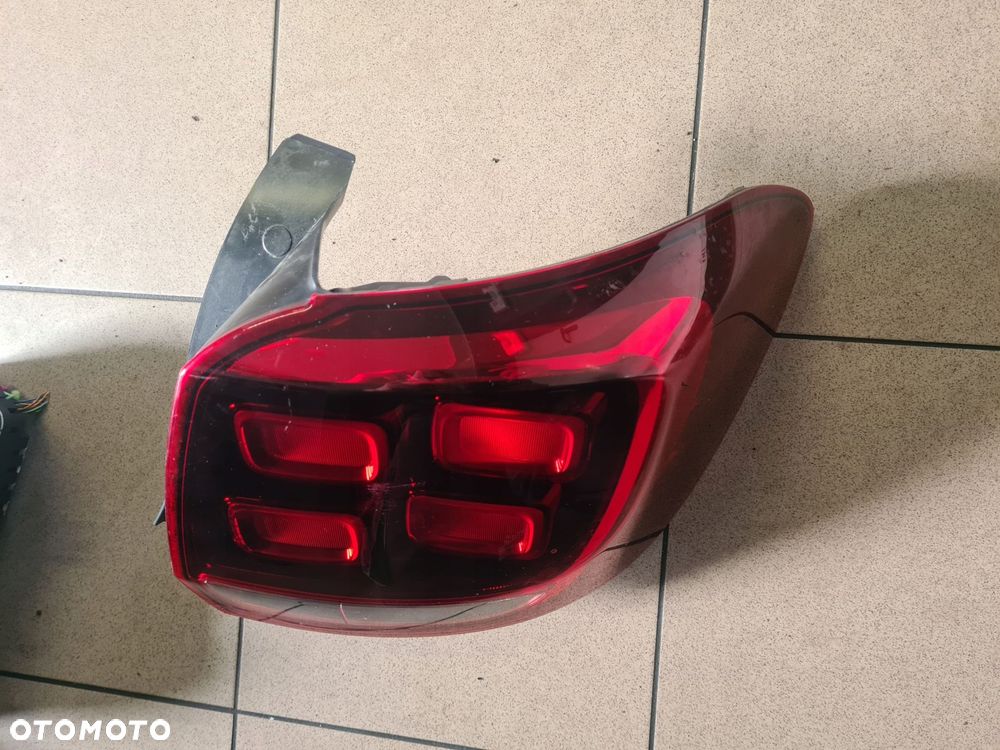 lampa prawa tylna 90113189 dacia sandero ii - 2