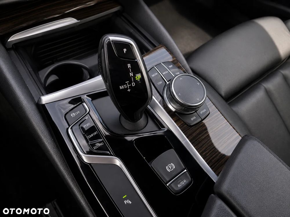 BMW Seria 5 530i xDrive Sport Line - 26