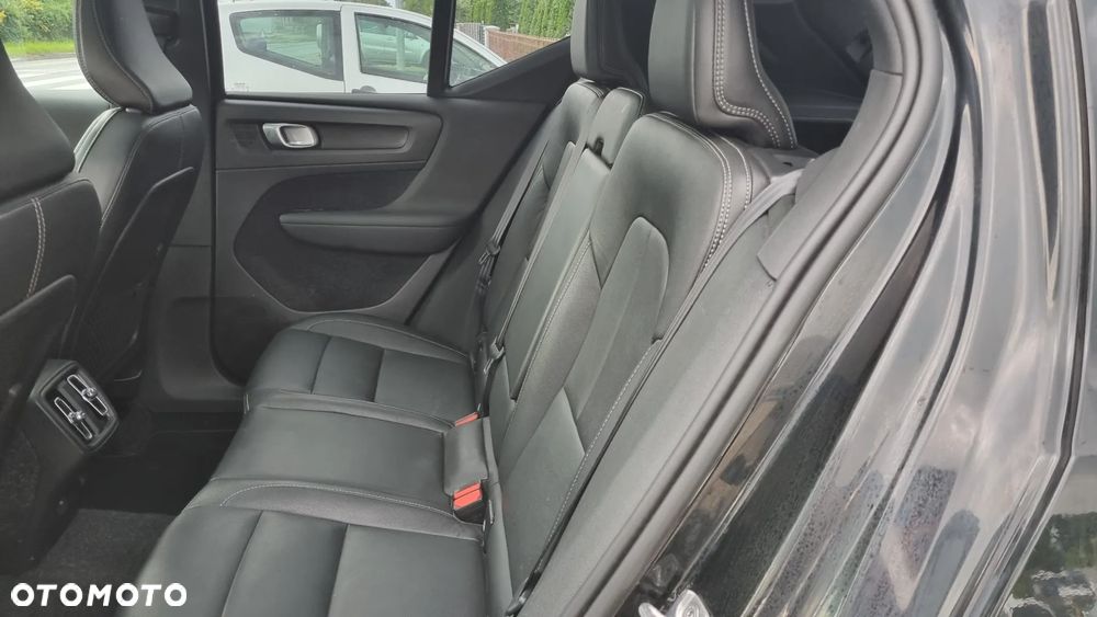 Volvo XC 40 T3 Geartronic Momentum Pro - 31