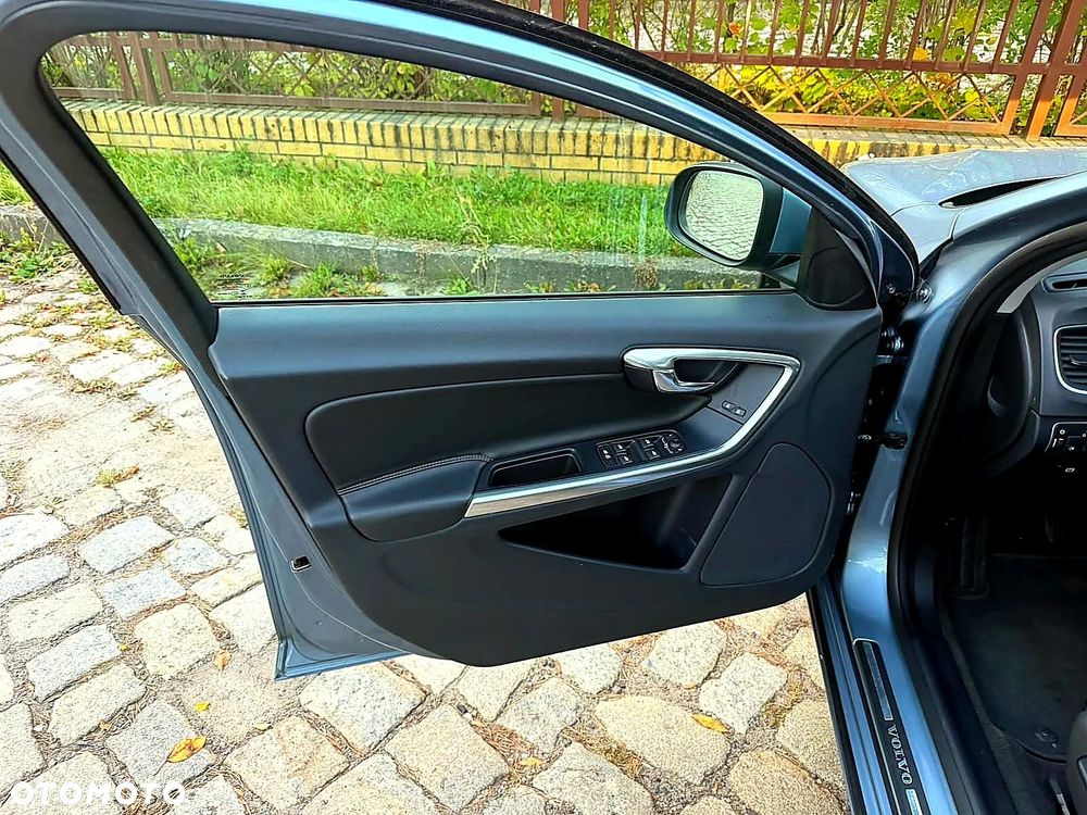 Volvo V60 D3 Momentum - 38
