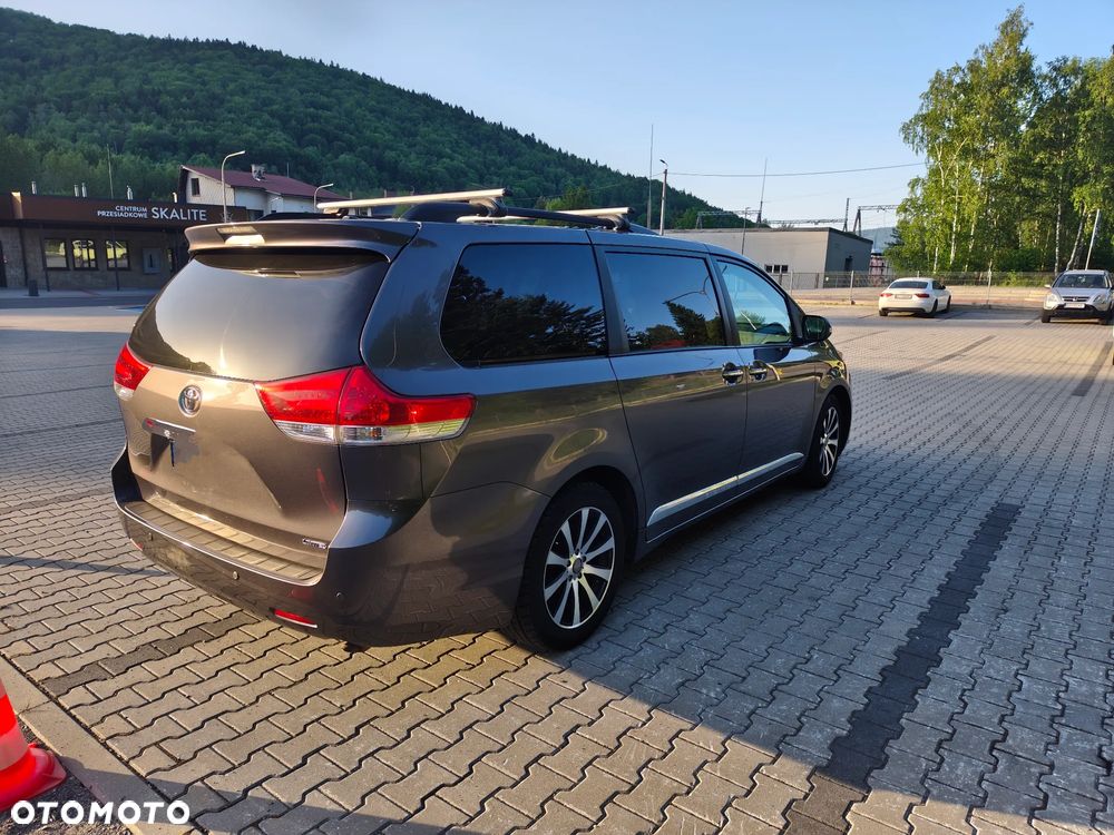 Toyota Sienna 3.5 V6 - 1
