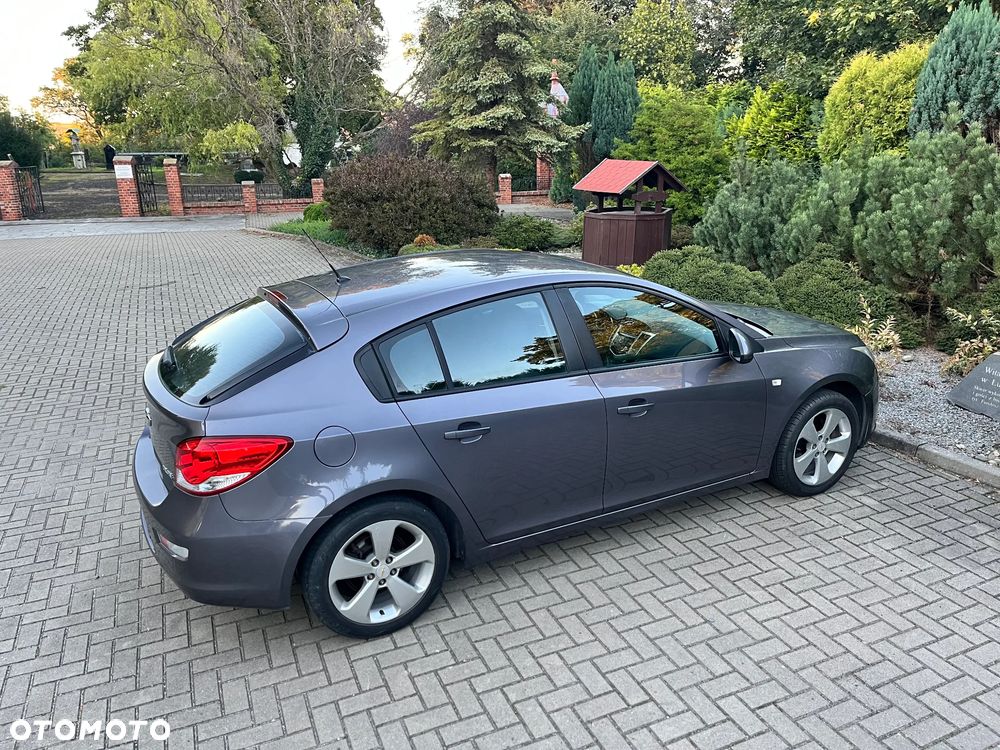 Chevrolet Cruze 1.8 LT+ - 21