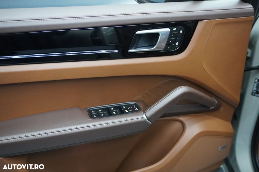 Porsche Cayenne Coupe GTS Tiptronic S - 17