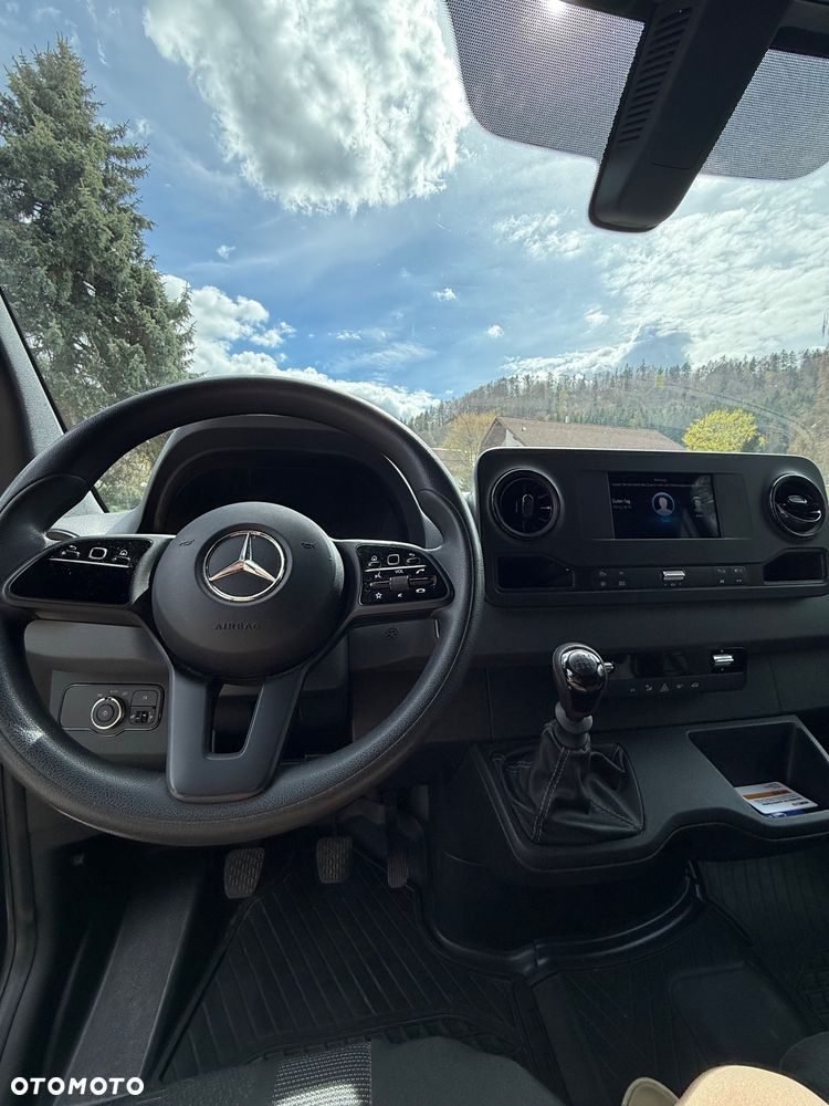 Mercedes-Benz Sprinter - 12
