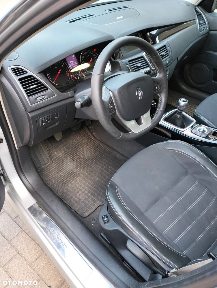 Renault Laguna dCi 110 FAP Bose Edition - 8