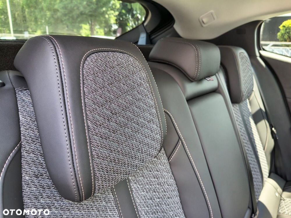Peugeot 408 - 16