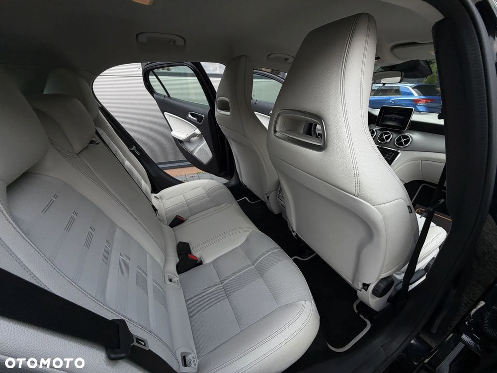 Mercedes-Benz GLA 200 7G-DCT Style - 17