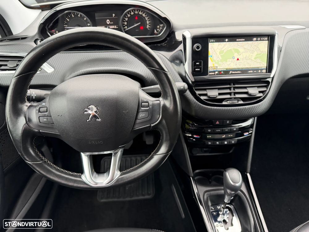 Peugeot 2008 PureTech 130 Stop&Start EAT6 Allure — fotografia 11