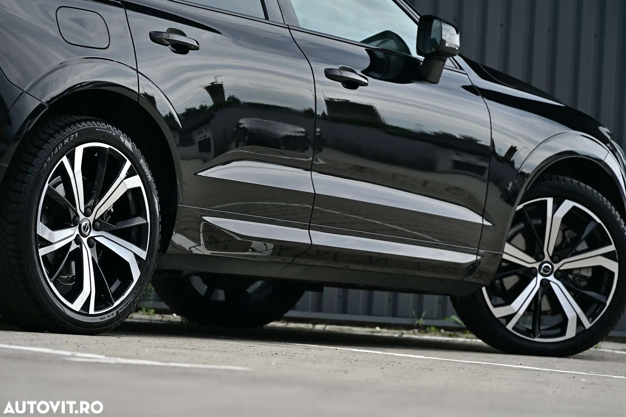 Volvo XC 60 B4 MHEV AT8 AWD R-Design - 39