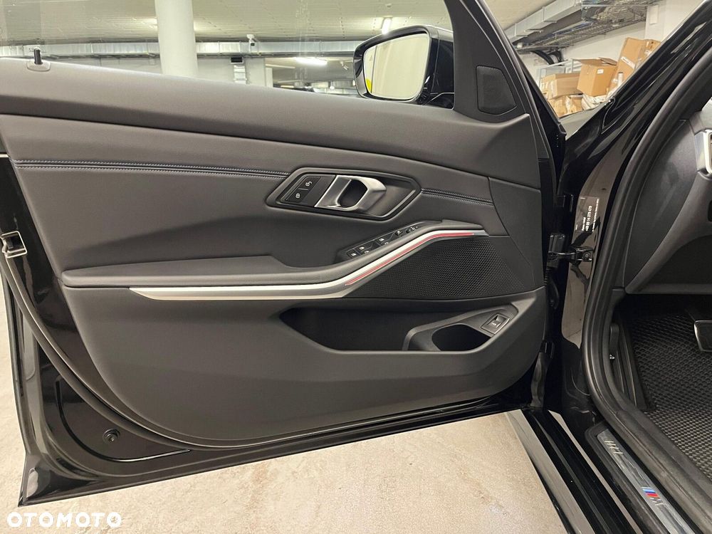 BMW Seria 3 320d xDrive mHEV M Sport - 17