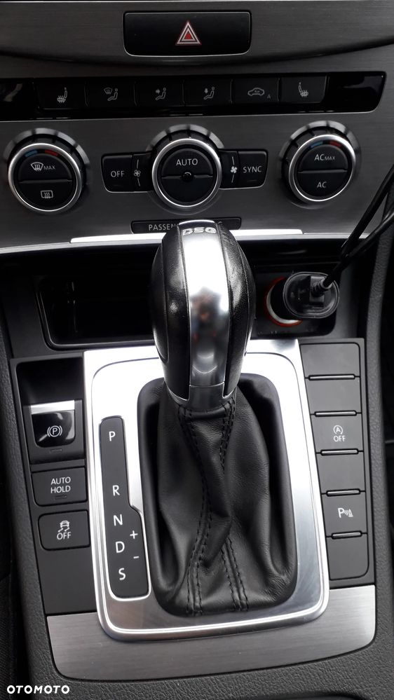 Volkswagen Passat 2.0 TDI DSG BlueMotion Technology Comfortline - 15