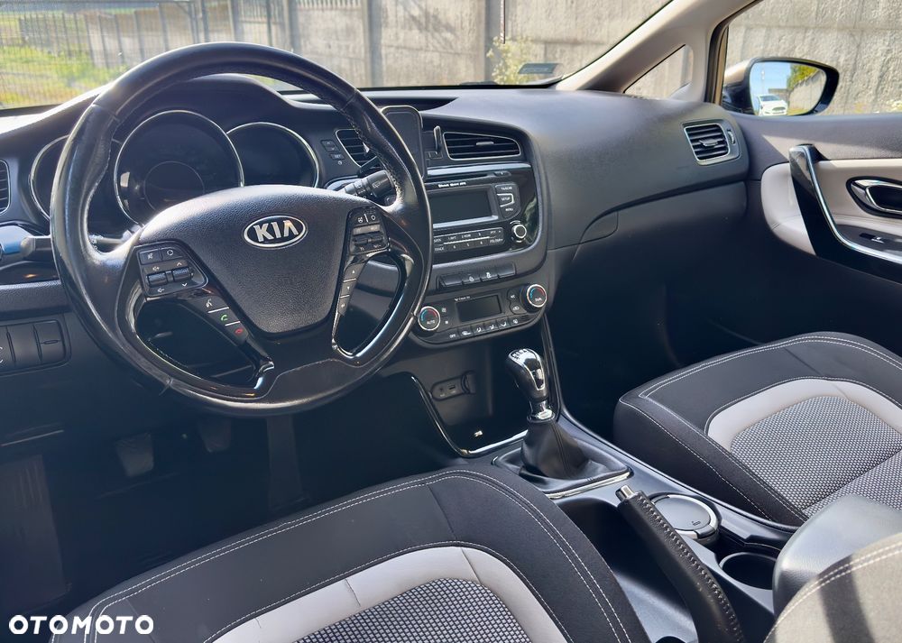 Kia Ceed - 8