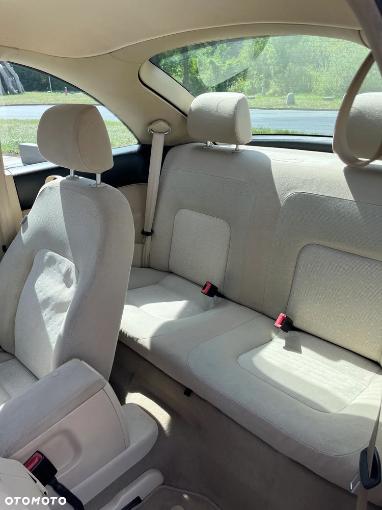 Volkswagen New Beetle - 8