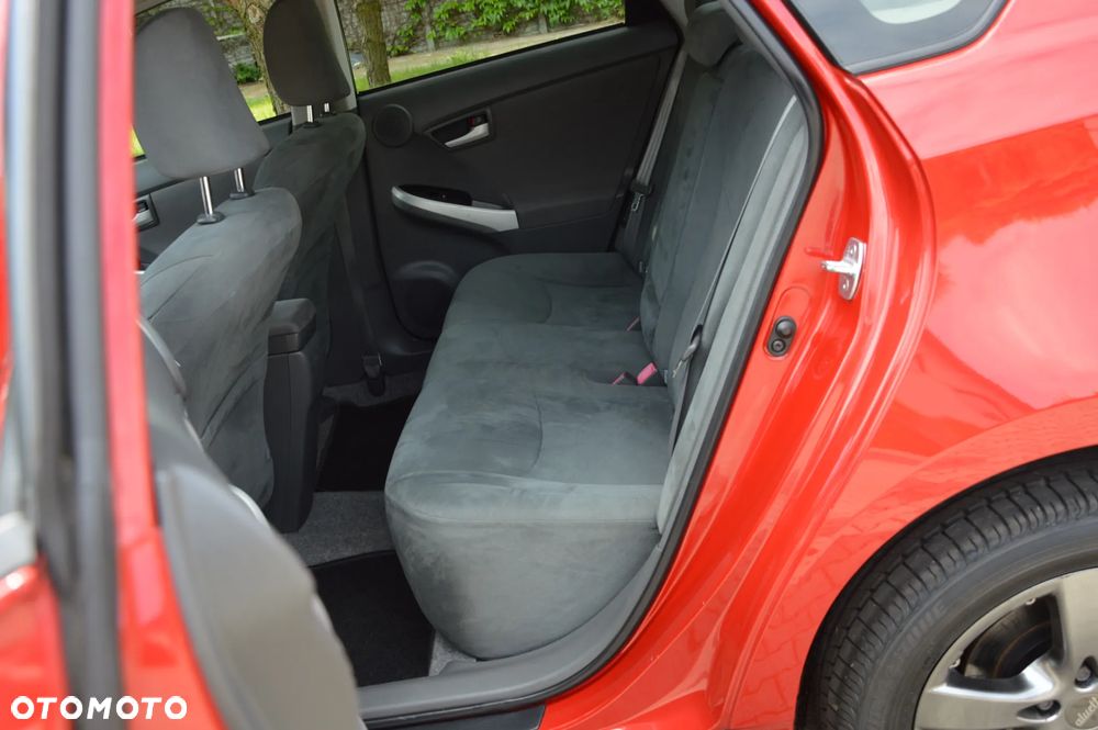 Toyota Prius (Hybrid) Life - 13