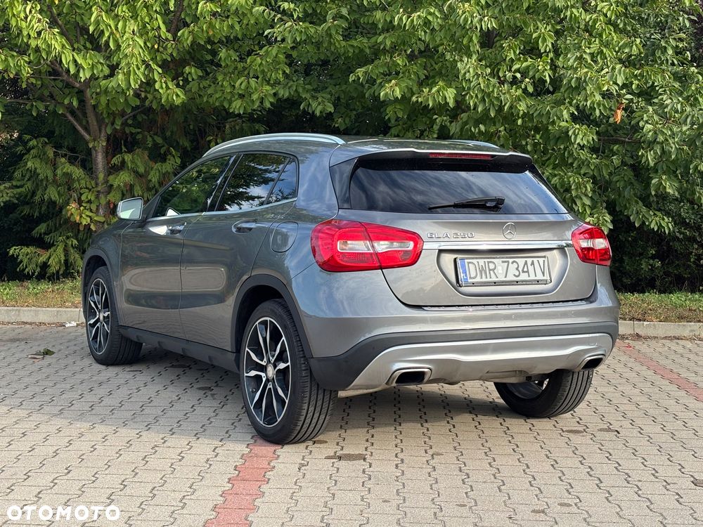 Mercedes-Benz GLA 250 7G-DCT - 7
