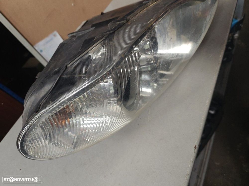 Farol Frente Esquerdo / Otica Esquerda Chrysler Voyager / Grand Voyage - 10