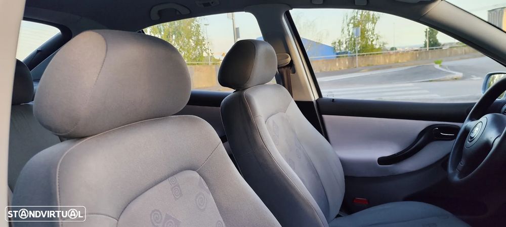 SEAT Leon 1.6 16V Signo - 17