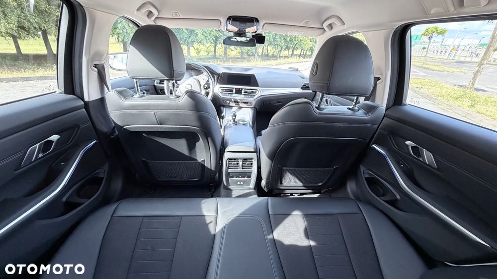 BMW Seria 3 318i Sport Line - 15