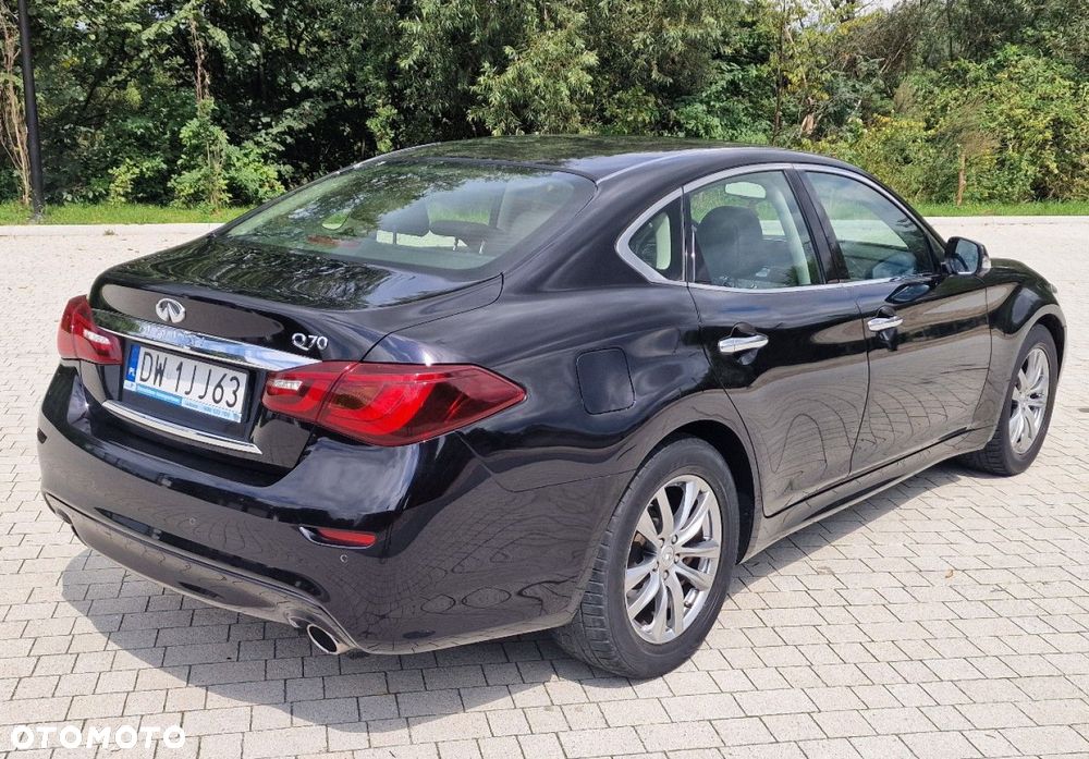 Infiniti Q70 - 6