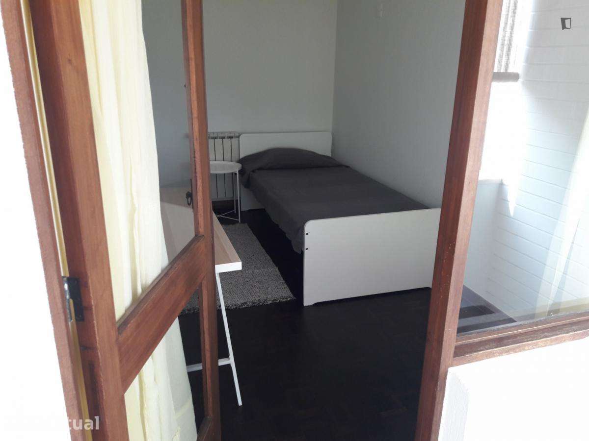 Quarto - localizado em Carcavelos Lisbon - Grande imagem: 2/12