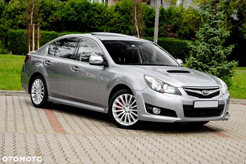 Subaru Legacy 2.5i GT - 11