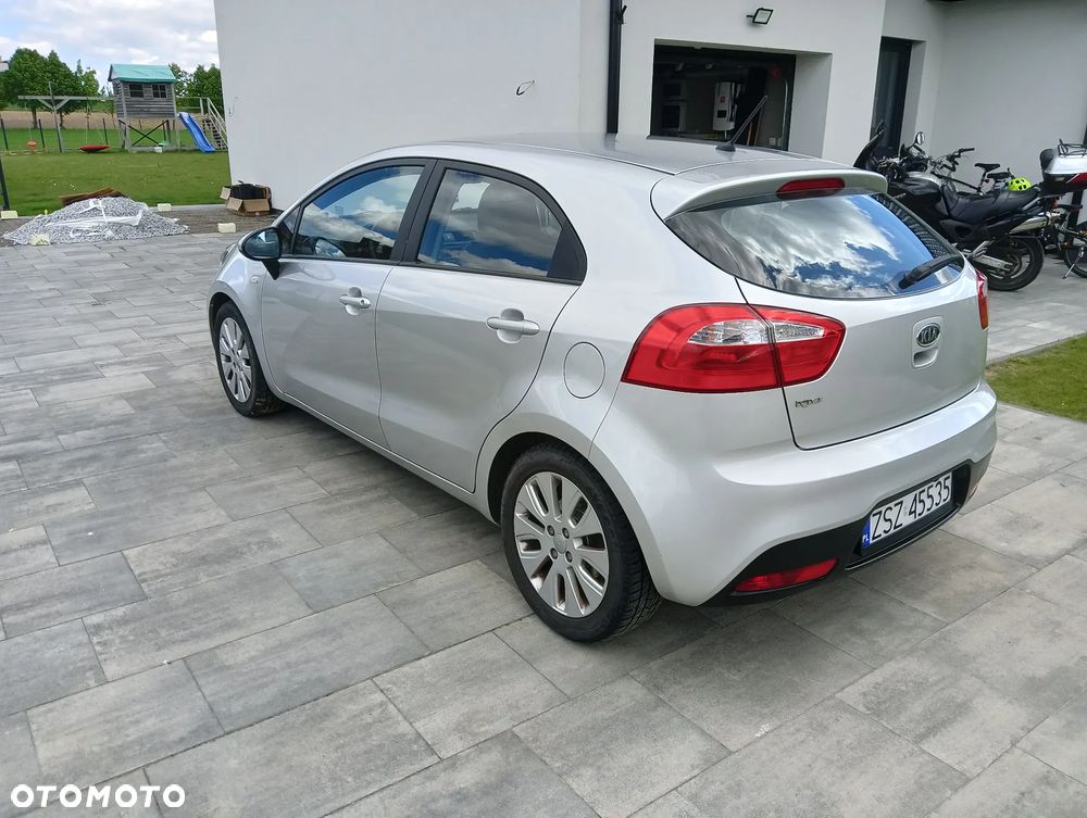 Kia Rio - 5
