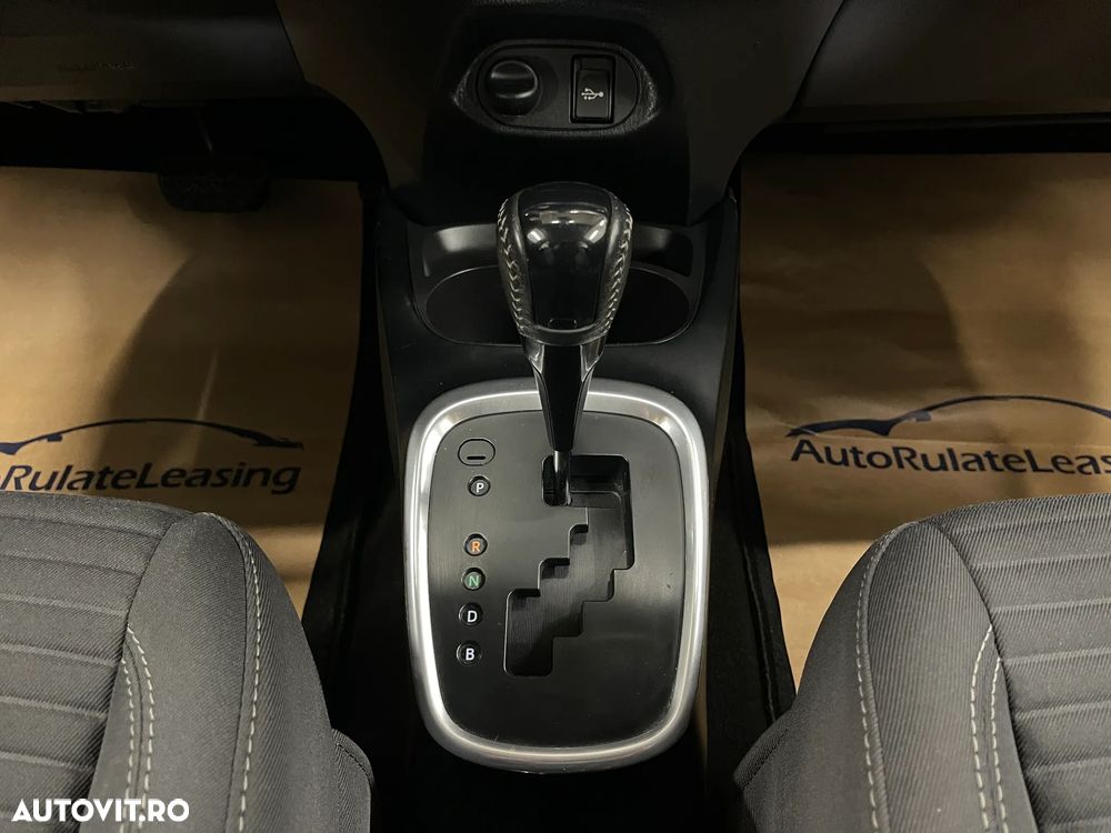 Toyota Yaris 1.5 VVT-i HSD Active - 18