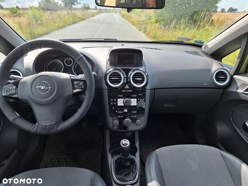 Opel Corsa 1.4 16V Cosmo - 17