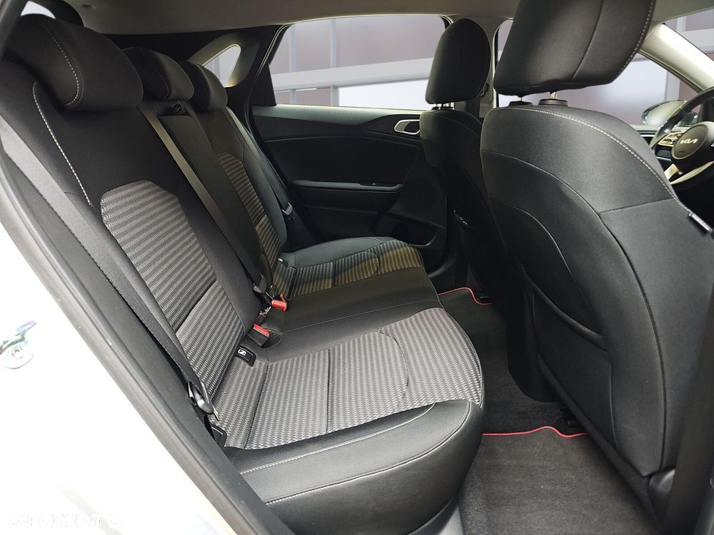 Kia Ceed 1.5 T-GDI M - 12