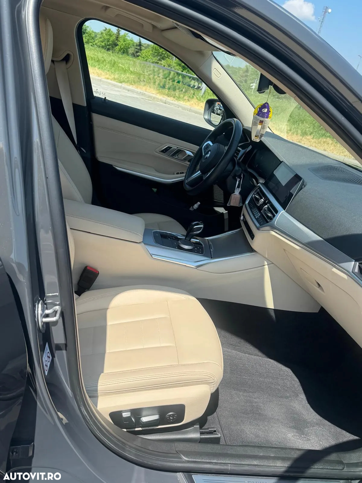 BMW Seria 3 330i xDrive AT - 12