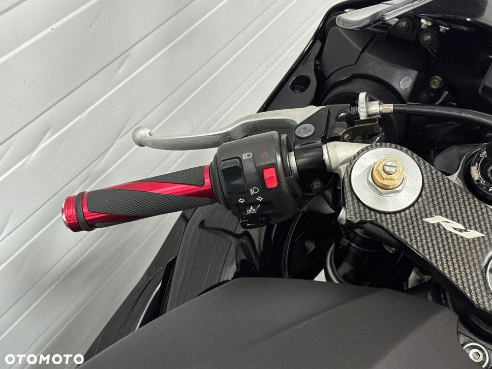 Yamaha R1 - 16