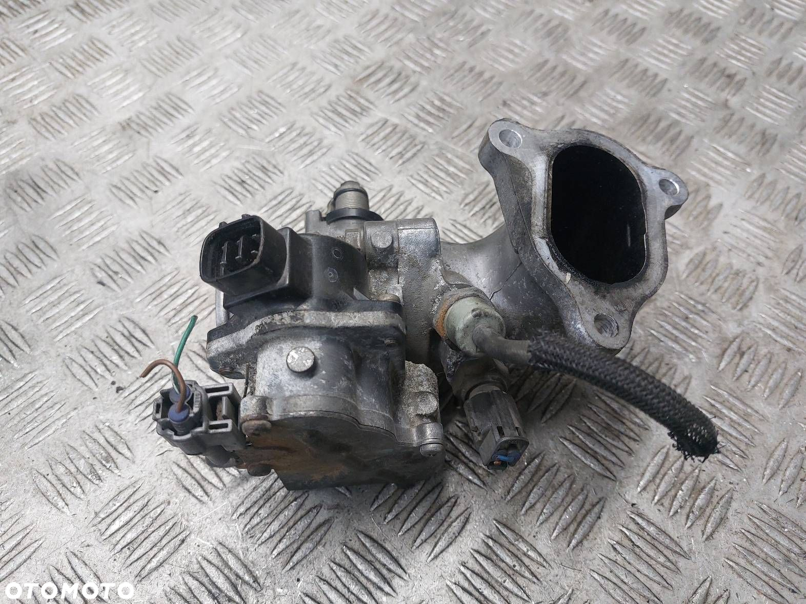 PRZEPUSTNICA TOYOTA COROLLA E12 2.0 D4D 89672-21020 - 3