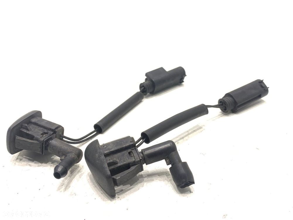 DYSZE SPRYSKIWACZY SZYB KOMPLET  BMW 5 (E60) 2003 - 2010 530 d 173 kW [235 KM] olej napędowy 2007 - - 2